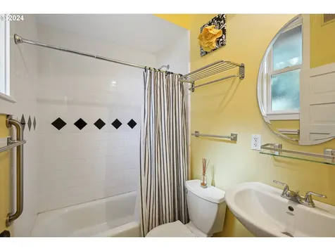 6672 SW Canyon Drive Portland OR 97225