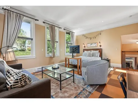 6672 SW Canyon Drive Portland OR 97225