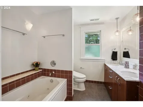 6672 SW Canyon Drive Portland OR 97225