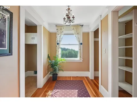 6672 SW Canyon Drive Portland OR 97225