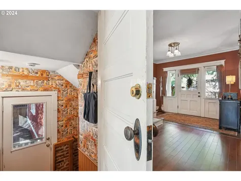 6672 SW Canyon Drive Portland OR 97225