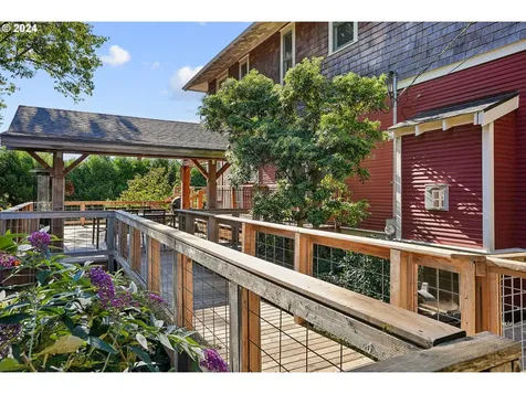 6672 SW Canyon Drive Portland OR 97225