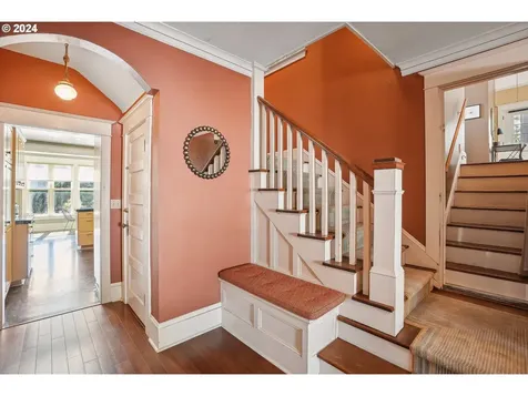 6672 SW Canyon Drive Portland OR 97225