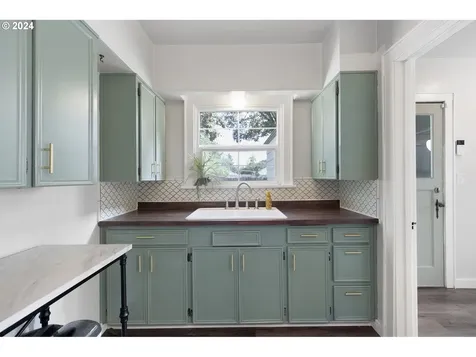 326 S 1st Street Cottage Grove OR 97424