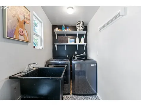 326 S 1st Street Cottage Grove OR 97424