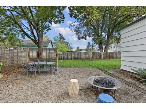 326 S 1st Street Cottage Grove OR 97424