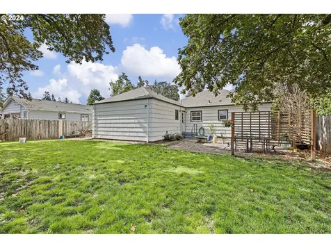 326 S 1st Street Cottage Grove OR 97424
