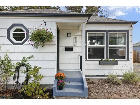 326 S 1st Street Cottage Grove OR 97424