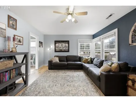 326 S 1st Street Cottage Grove OR 97424
