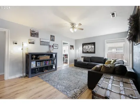 326 S 1st Street Cottage Grove OR 97424
