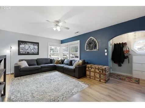 326 S 1st Street Cottage Grove OR 97424