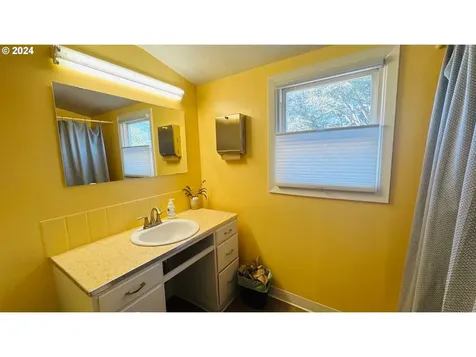 631 NE 102nd Avenue Portland OR 97220