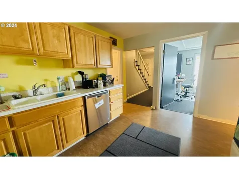 631 NE 102nd Avenue Portland OR 97220