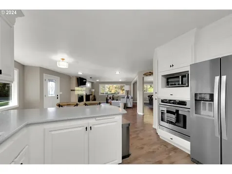 927 S 47th Street Springfield OR 97478