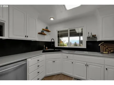 927 S 47th Street Springfield OR 97478