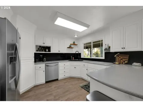 927 S 47th Street Springfield OR 97478