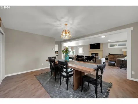 927 S 47th Street Springfield OR 97478