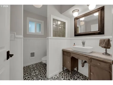 927 S 47th Street Springfield OR 97478