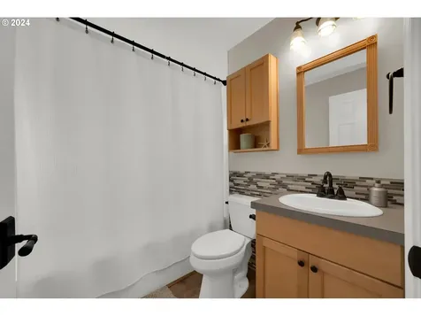 927 S 47th Street Springfield OR 97478
