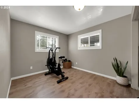 927 S 47th Street Springfield OR 97478