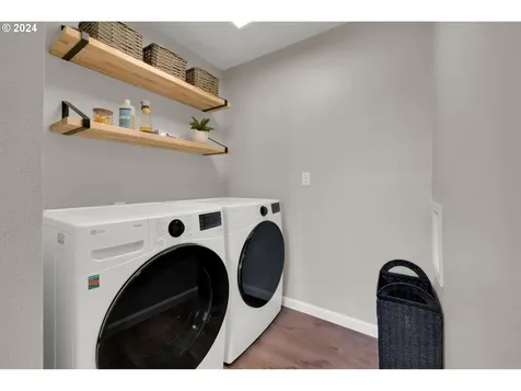 927 S 47th Street Springfield OR 97478