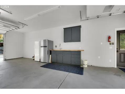 927 S 47th Street Springfield OR 97478