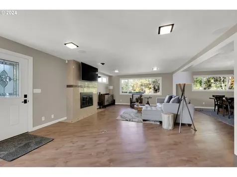 927 S 47th Street Springfield OR 97478