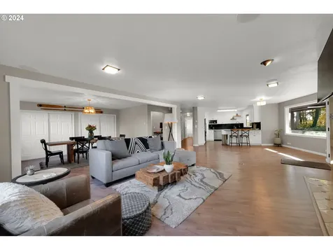 927 S 47th Street Springfield OR 97478