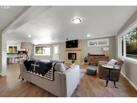 927 S 47th Street Springfield OR 97478