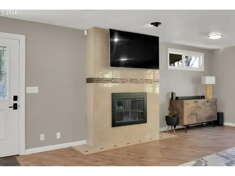 927 S 47th Street Springfield OR 97478