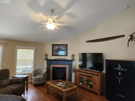 311 Trout Street Molalla OR 97038