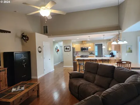 311 Trout Street Molalla OR 97038
