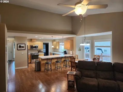 311 Trout Street Molalla OR 97038