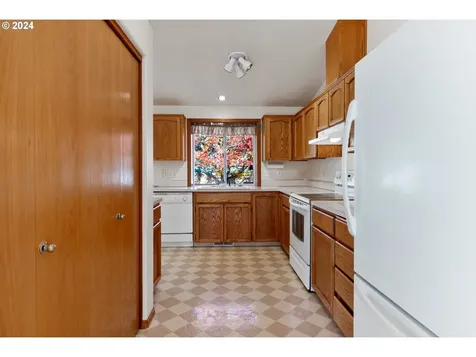 4083 SE 30th Street Gresham OR 97080