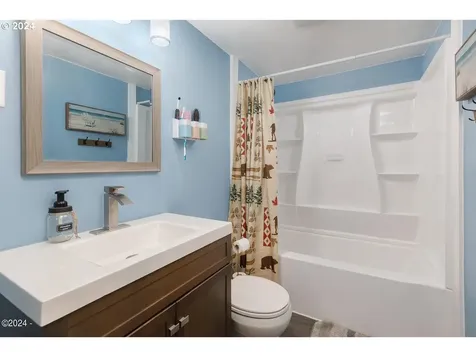 277 Ne 10th Street Toledo OR 97391