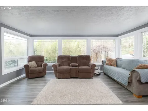 277 Ne 10th Street Toledo OR 97391