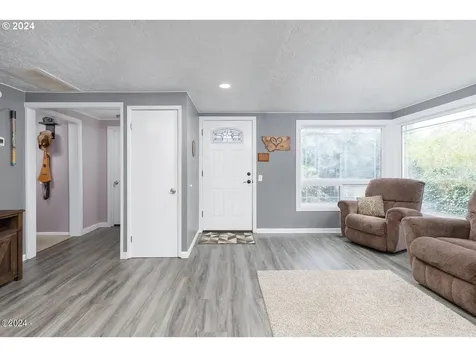 277 Ne 10th Street Toledo OR 97391