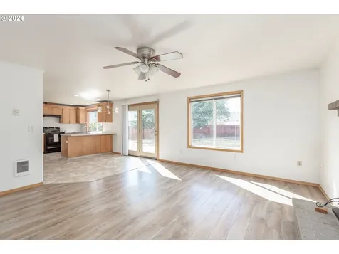 16306 NE 75th Circle Vancouver WA 98682