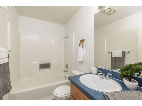 16306 NE 75th Circle Vancouver WA 98682