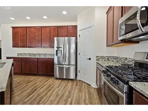 564 NE Fern Avenue Dallas OR 97338