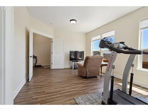 564 NE Fern Avenue Dallas OR 97338
