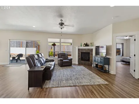 564 NE Fern Avenue Dallas OR 97338