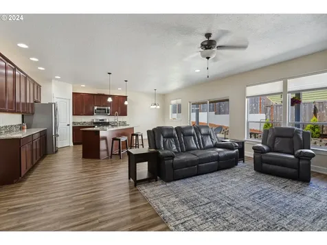 564 NE Fern Avenue Dallas OR 97338