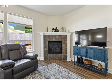 564 NE Fern Avenue Dallas OR 97338