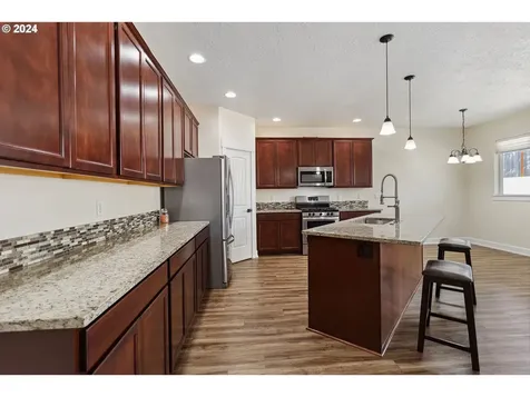 564 NE Fern Avenue Dallas OR 97338