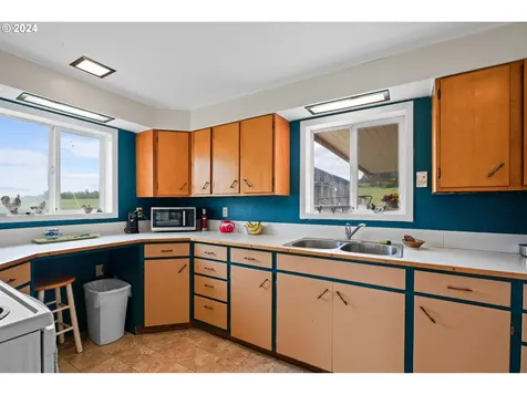 11010 S Township Road Canby OR 97013
