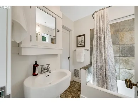 3934 Ne 18th Avenue Portland OR 97212