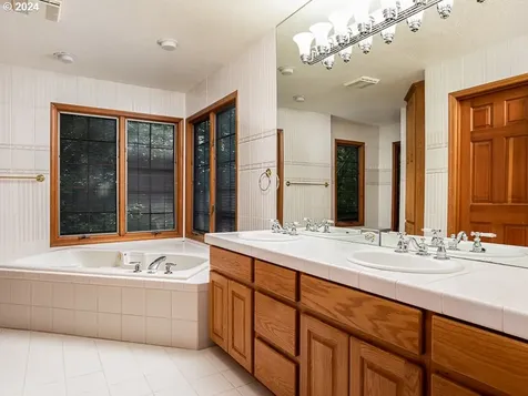 10103 Se Palatial Court Happy Valley OR 97086