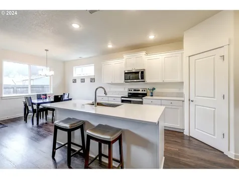 1560 Ne Forest Park Street Estacada OR 97023