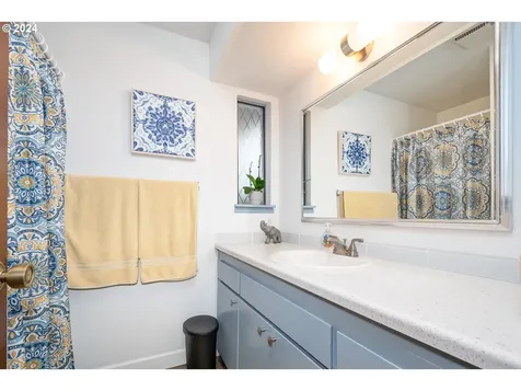 18505 Columbia Avenue Gladstone OR 97027